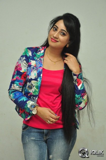 Anchor-Ashwini-At-Iddaram-Movie-Audio-Launch